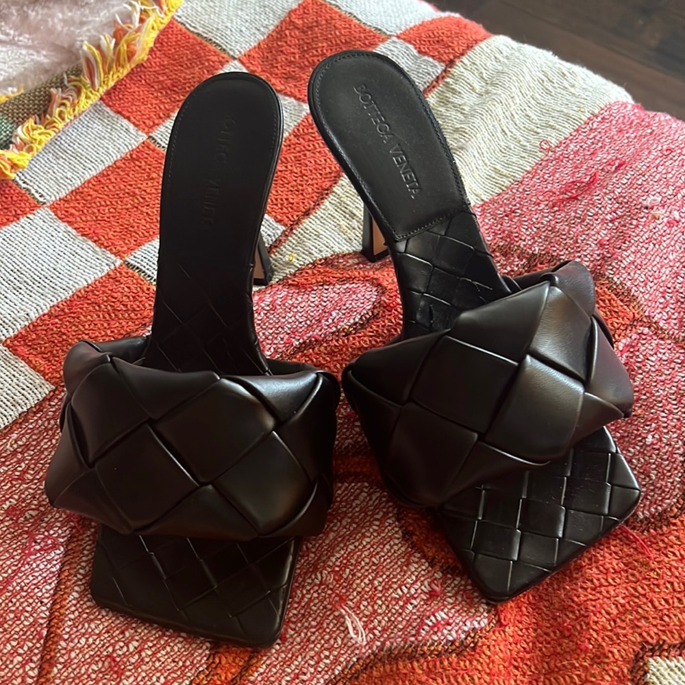 Black Bottega Veneta Lido heels